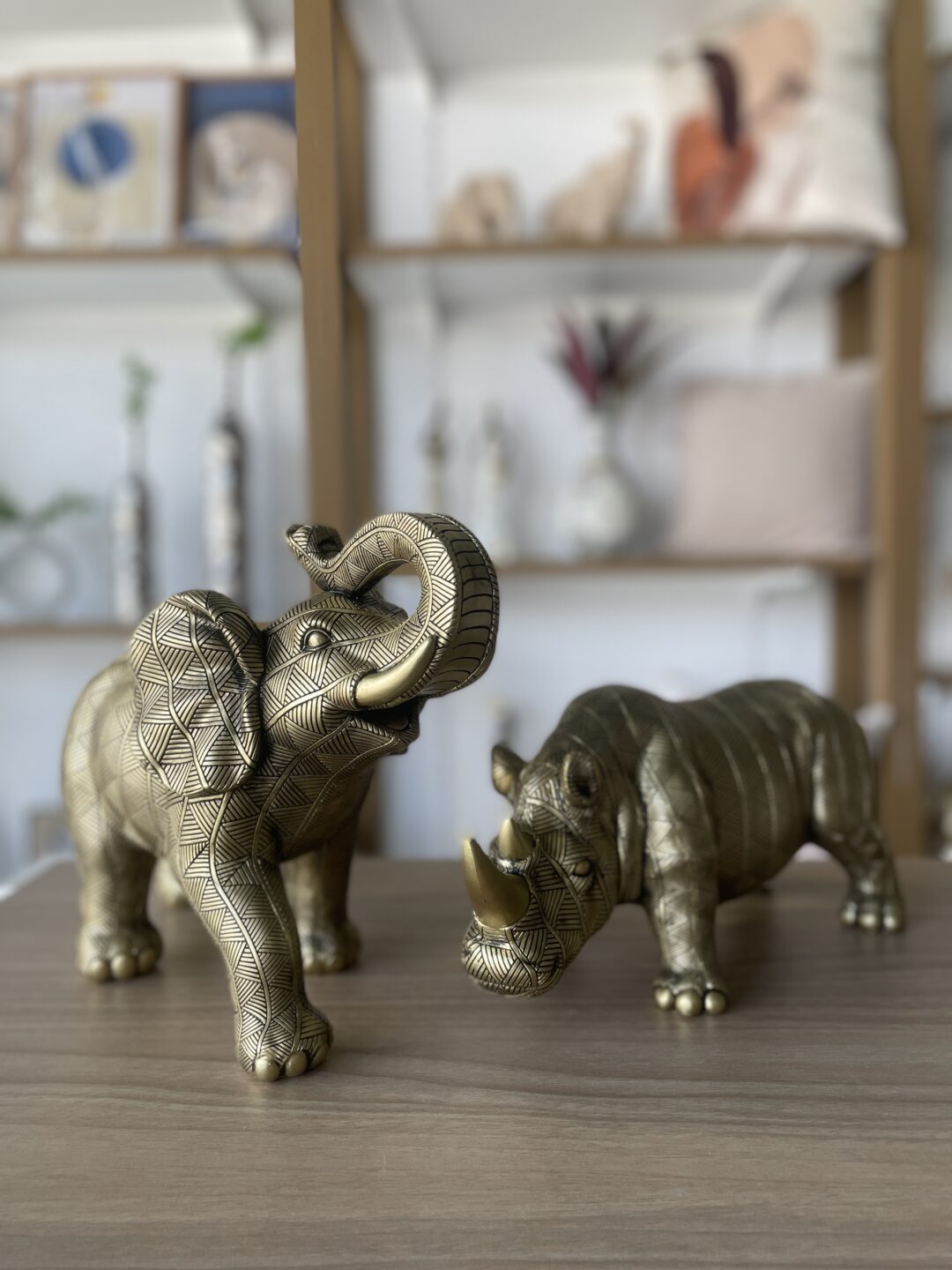 Conj. Elefante e Rinoceronte Decorativo