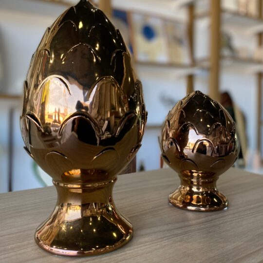 Pinhas decorativas douradas