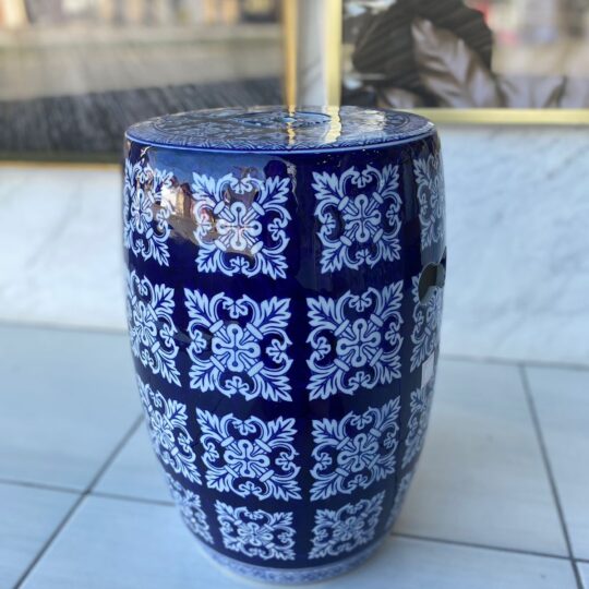 Banqueta porcelana azul e branco