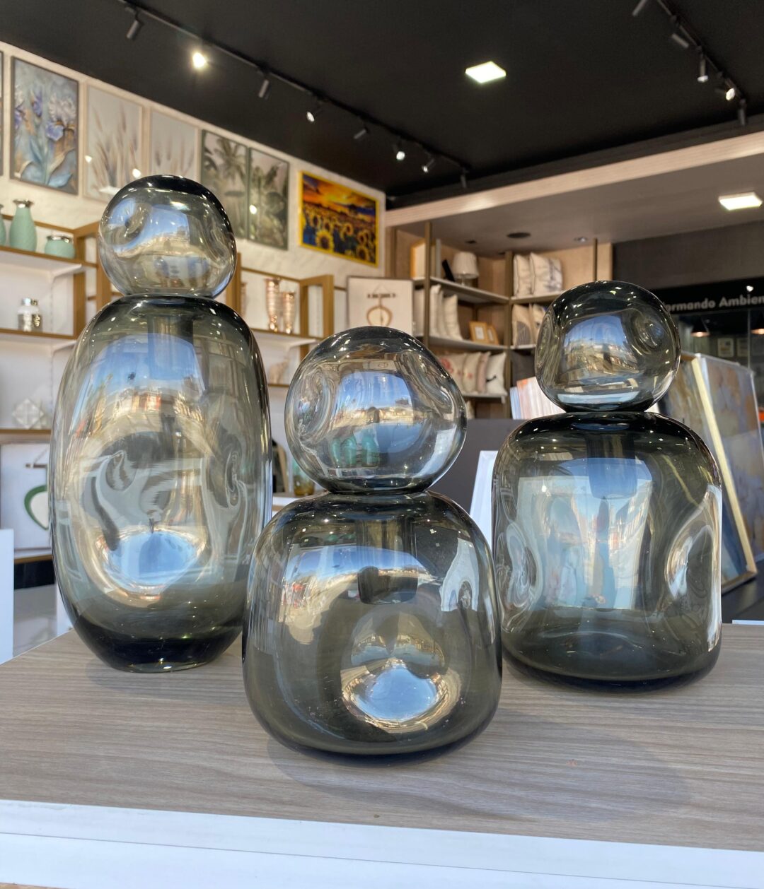 Conjunto potiches decorativos em vidro fumê