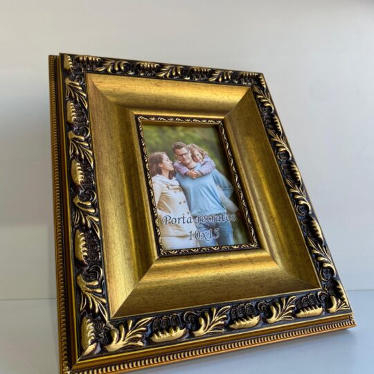 Porta retratro clássico dourado