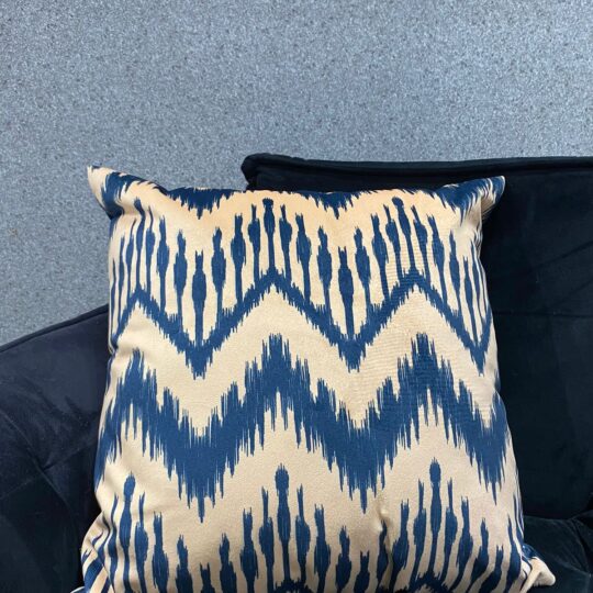 Almofada bege com preto tigre