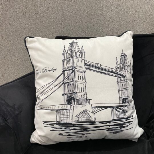 Almofada Tower Bridge