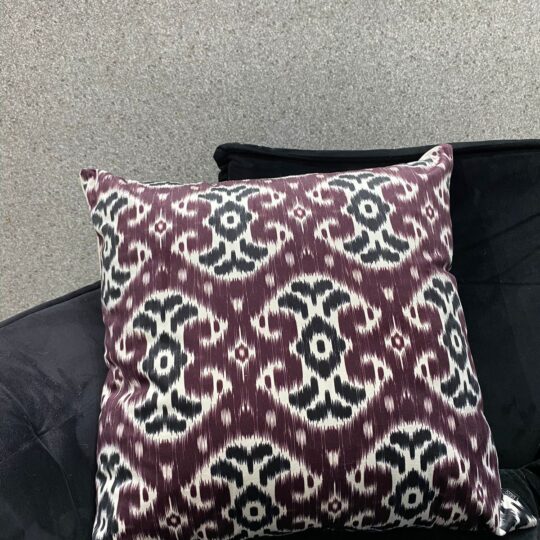 Almofada vinho e bege