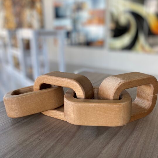 Escultura Corrente em madeira