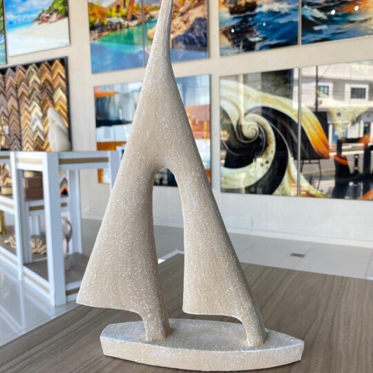 Barco decorativo em polirresina