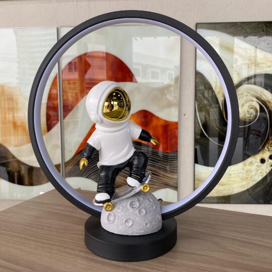Luminária de mesa Astronauta com Skate