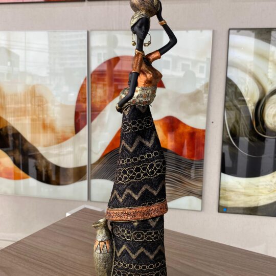 Africana decoratica em resina