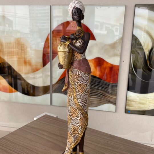Africana decoratica em resina